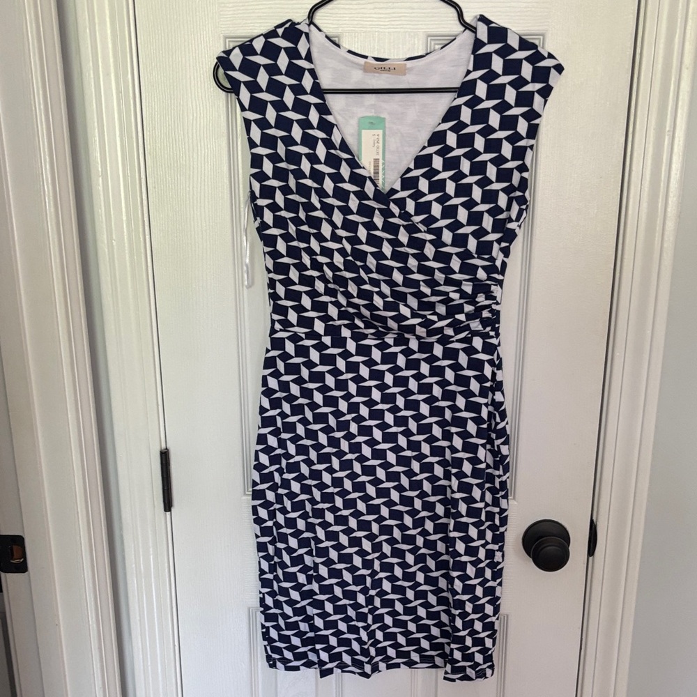 Gilli Navy and White Patterned Midi Dress